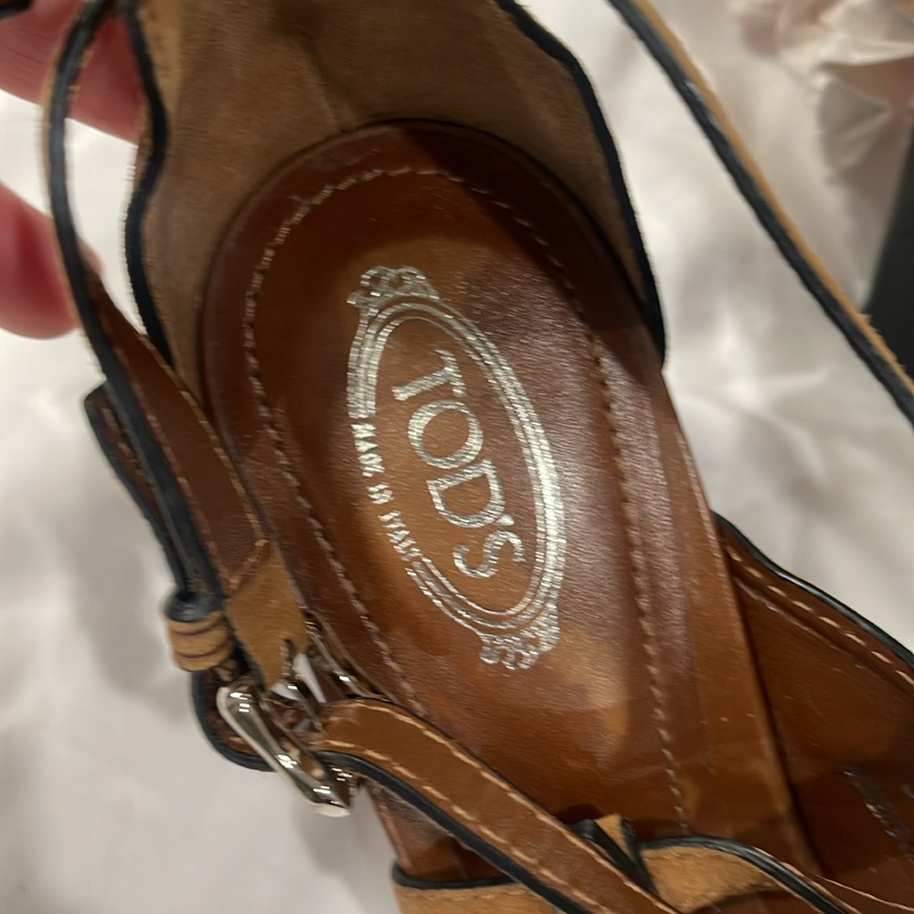 Tod’s Leather Ankle Strap Sandals - Picture 3 of 7